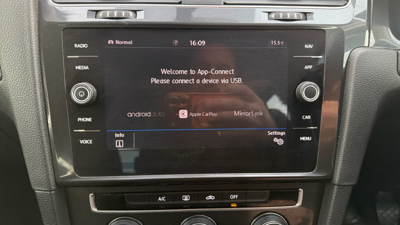 Volkswagen Golf 1.6 TDI SE [Nav] 5dr Diesel Hatchback